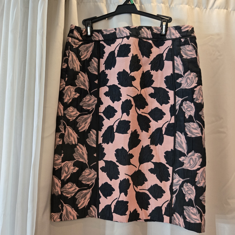 Ann Taylor Pink and Black Leaf Pattern A-Line Skirt